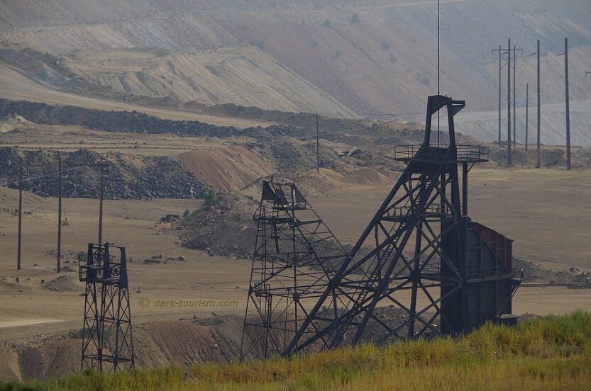 01 - dystopian mining landscape, Montana