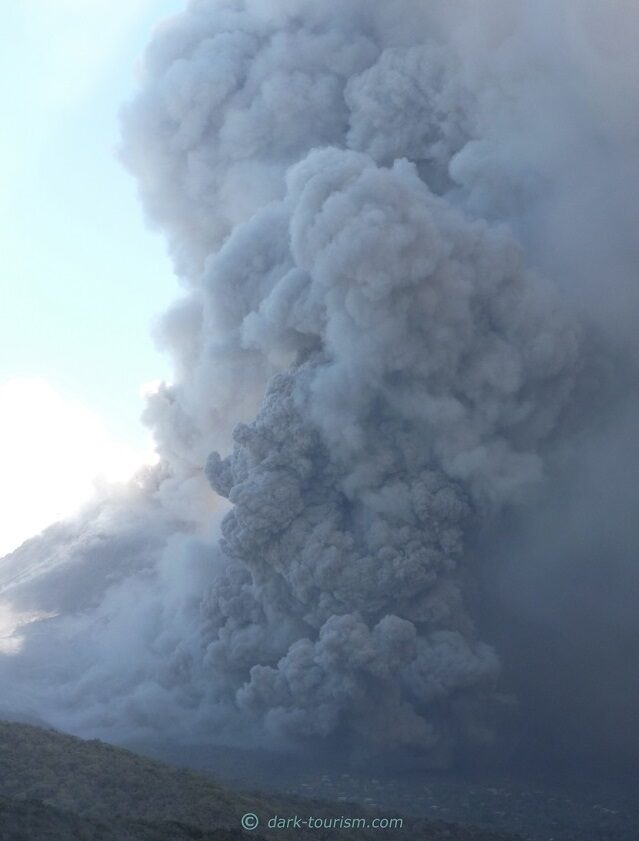 ash 11 - Montserrat volcano - pyroclastic surge