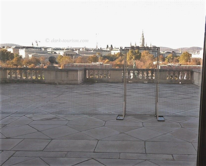 HDGÖ 1 - the 'Hitler balcony' at the Neue Burg in Vienna